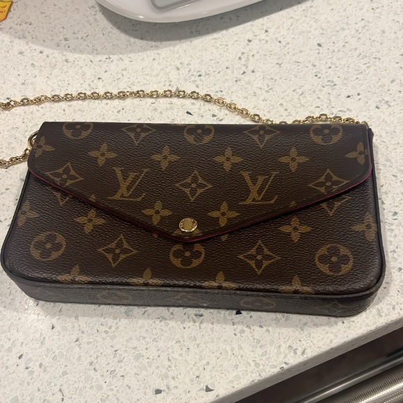 Louis Vuitton Pochette - Picture 9 of 13